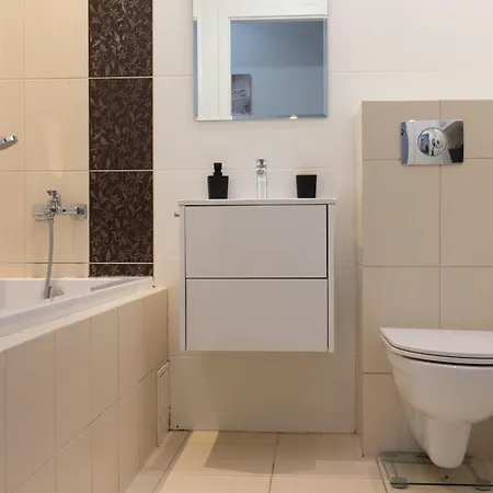 Rentplanet - Przy Lotnisku アパート