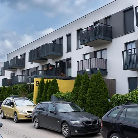 アパート Rentplanet - Przy Lotnisku ポズナン