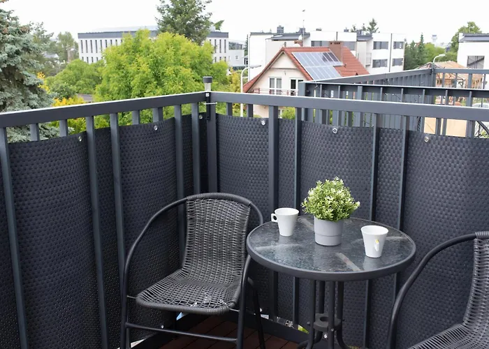 Rentplanet - Przy Lotnisku アパート ポズナン