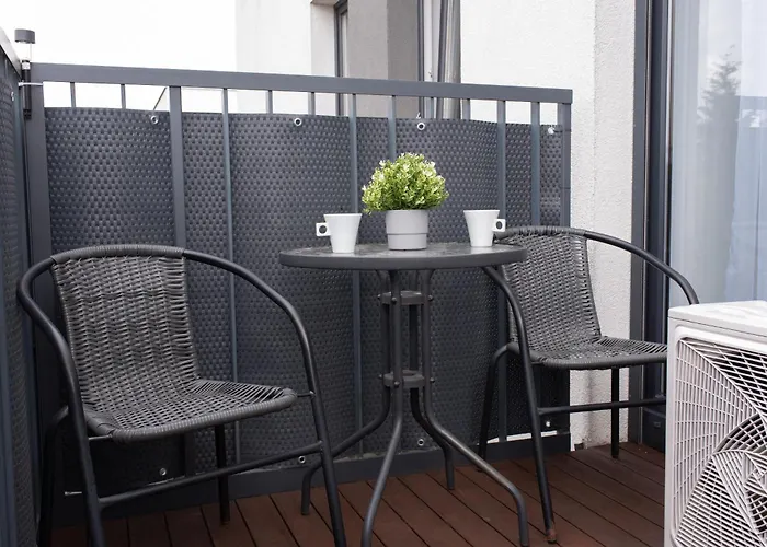 アパート Rentplanet - Przy Lotnisku ポズナン