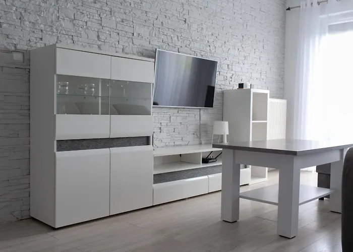 アパート Rentplanet - Przy Lotnisku ポズナン