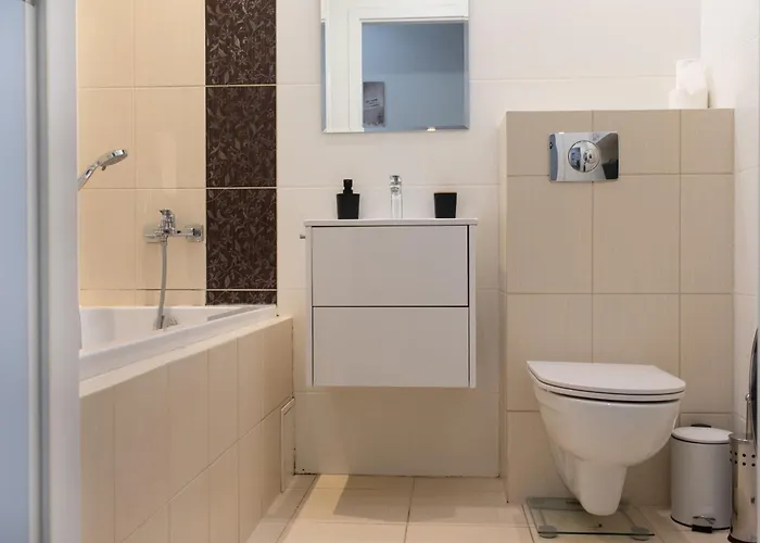 Rentplanet - Przy Lotnisku アパート